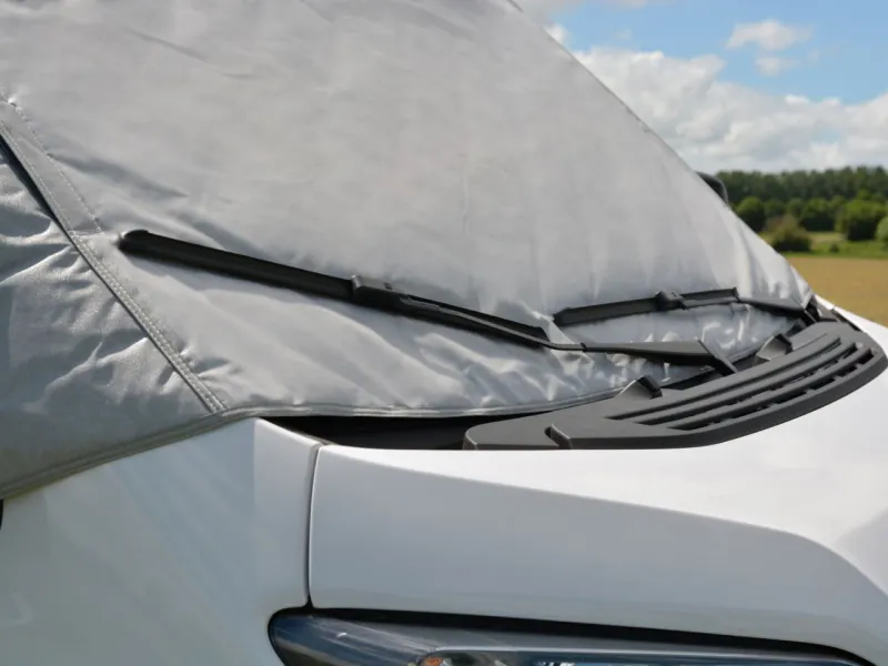 A high-performance insulating cover, the Clairval Isoval® Luxe lies flat against your windscreen under your windscreen wipers